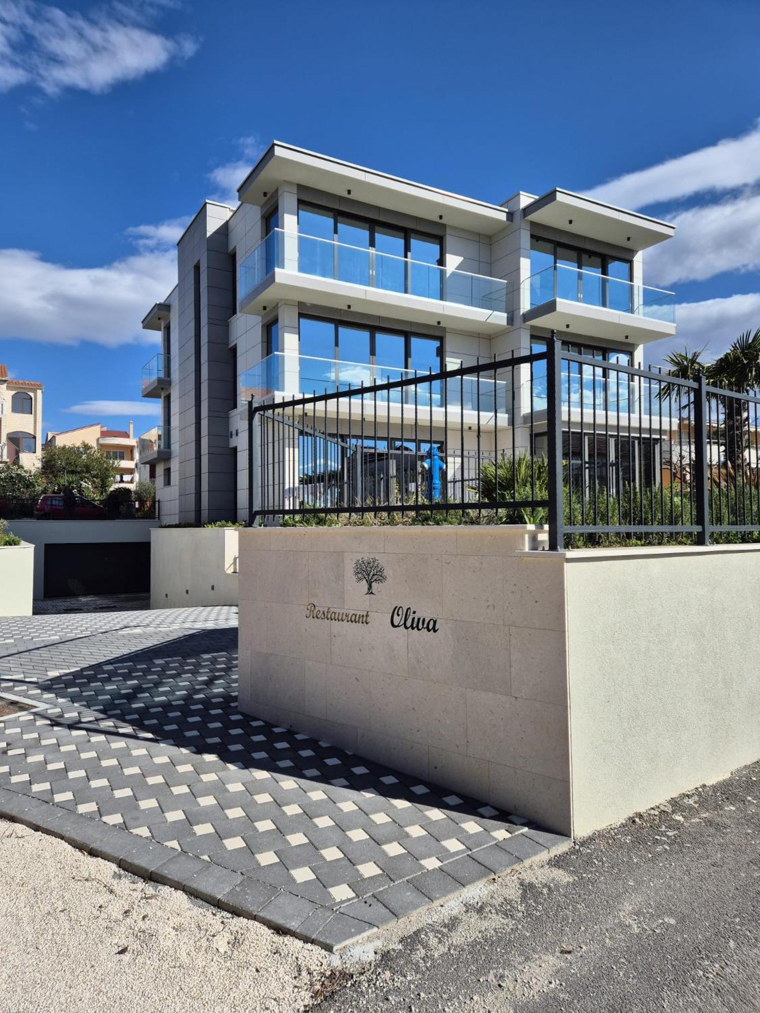 Hotel Oscar Kastela Bagian luar foto