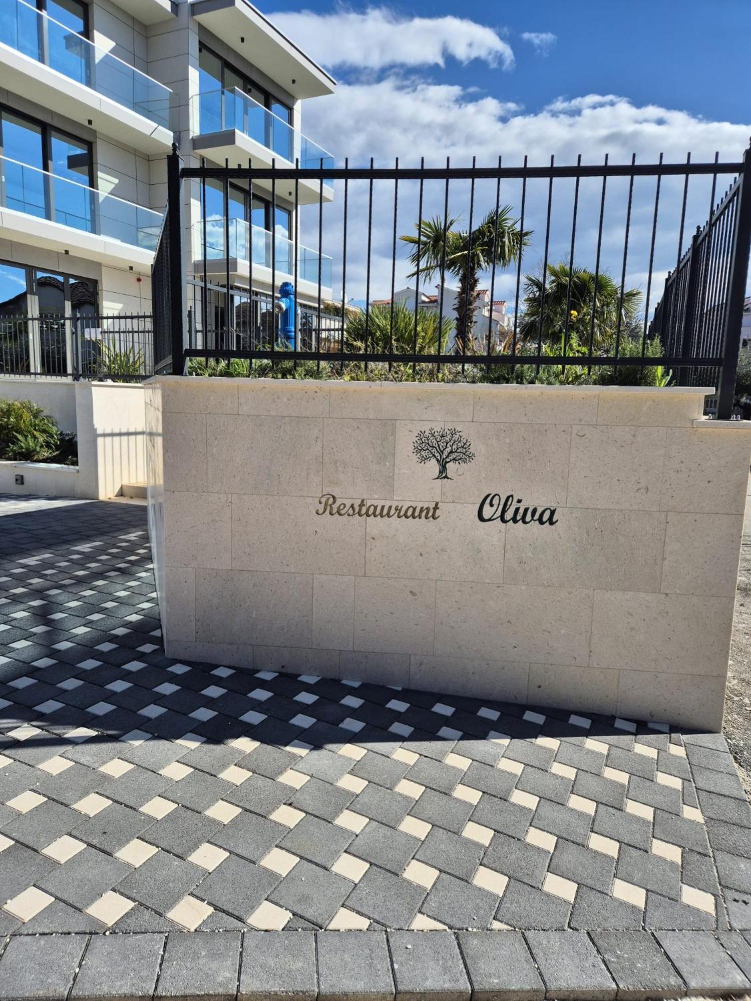 Hotel Oscar Kastela Bagian luar foto