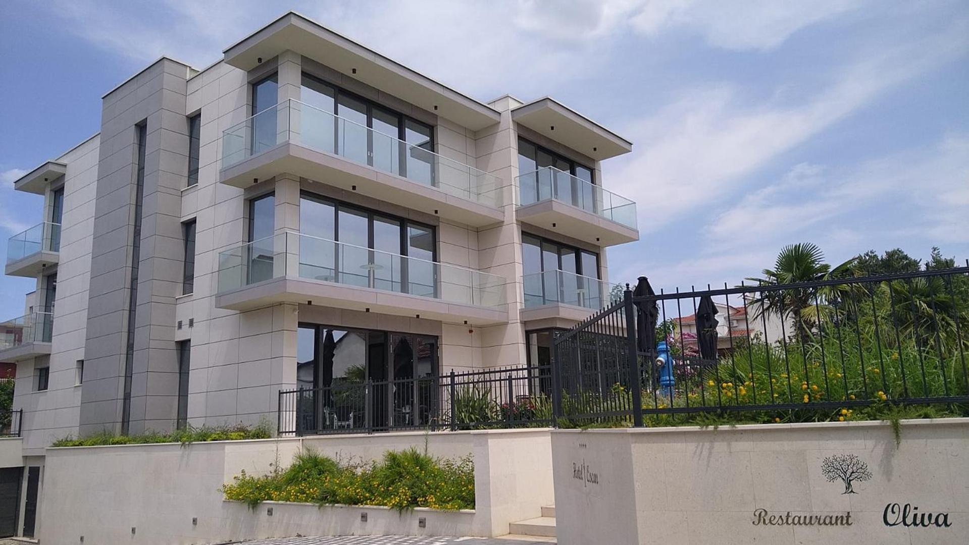 Hotel Oscar Kastela Bagian luar foto