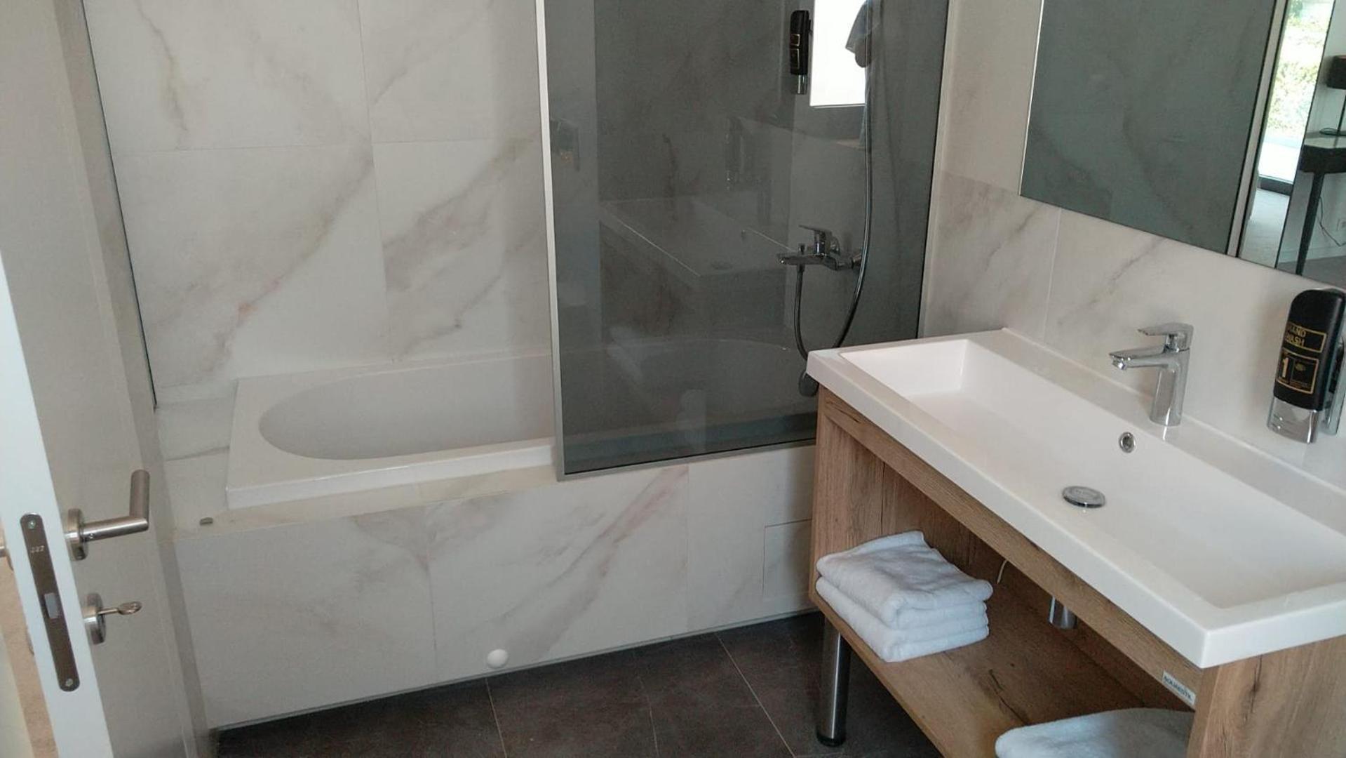 Hotel Oscar Kastela Bagian luar foto
