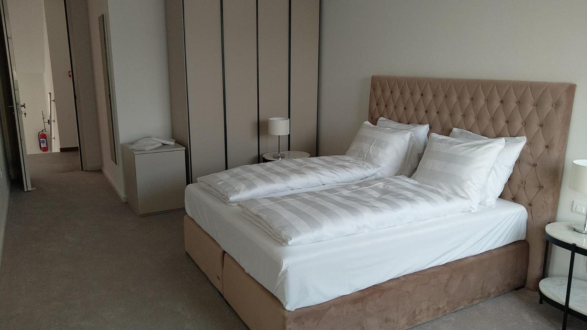 Hotel Oscar Kastela Bagian luar foto