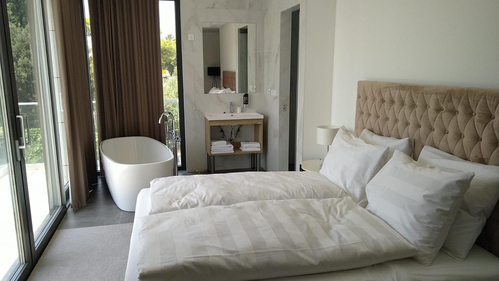 Hotel Oscar Kastela Bagian luar foto