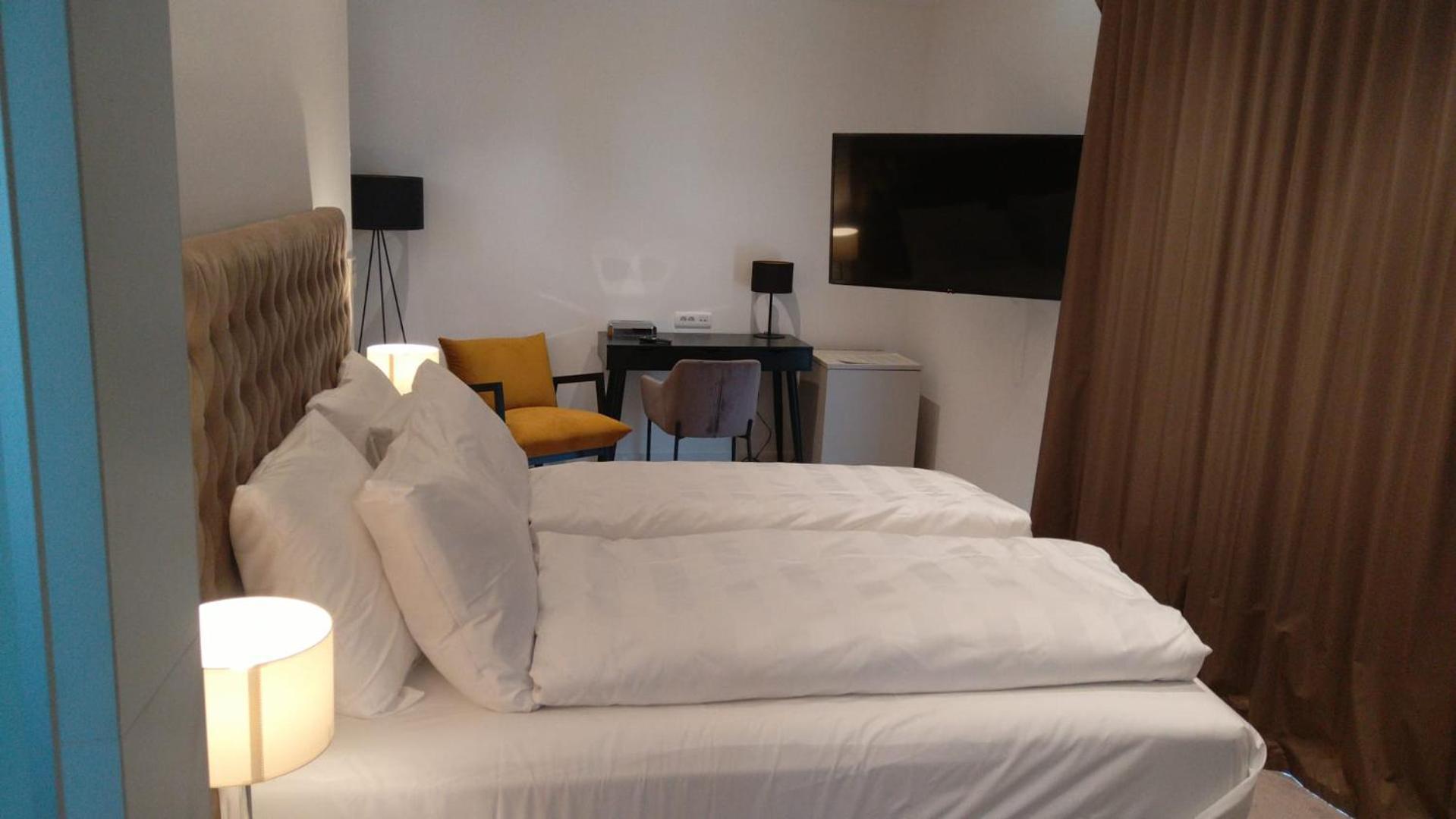 Hotel Oscar Kastela Bagian luar foto